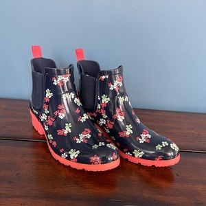 Rubber ankle rain or garden boots